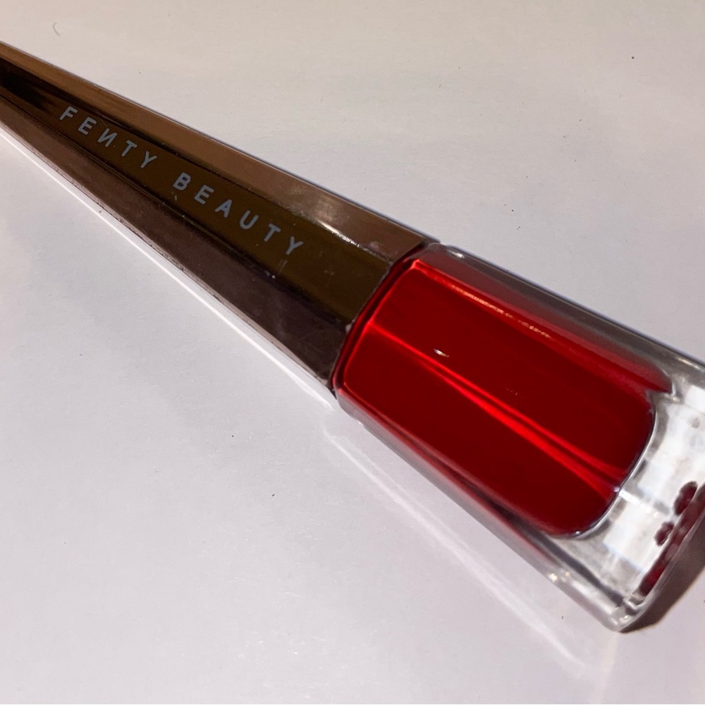 COPY - Fenty Beauty by Rihanna
Stunna Lip Paint Longwear Fluid Lip Color
